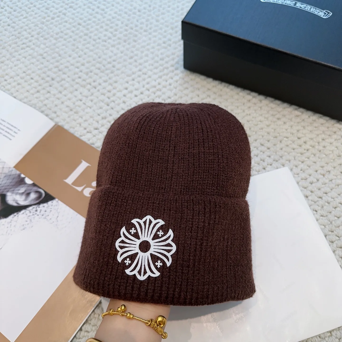 P50 🤍Chrome hearts new autumn and winter cross knitted hat🧶 One of the must-have hats in autumn and winter~ It really looks good on whoever wears it~, it is also a perfect match in black and white and gray in autumn~